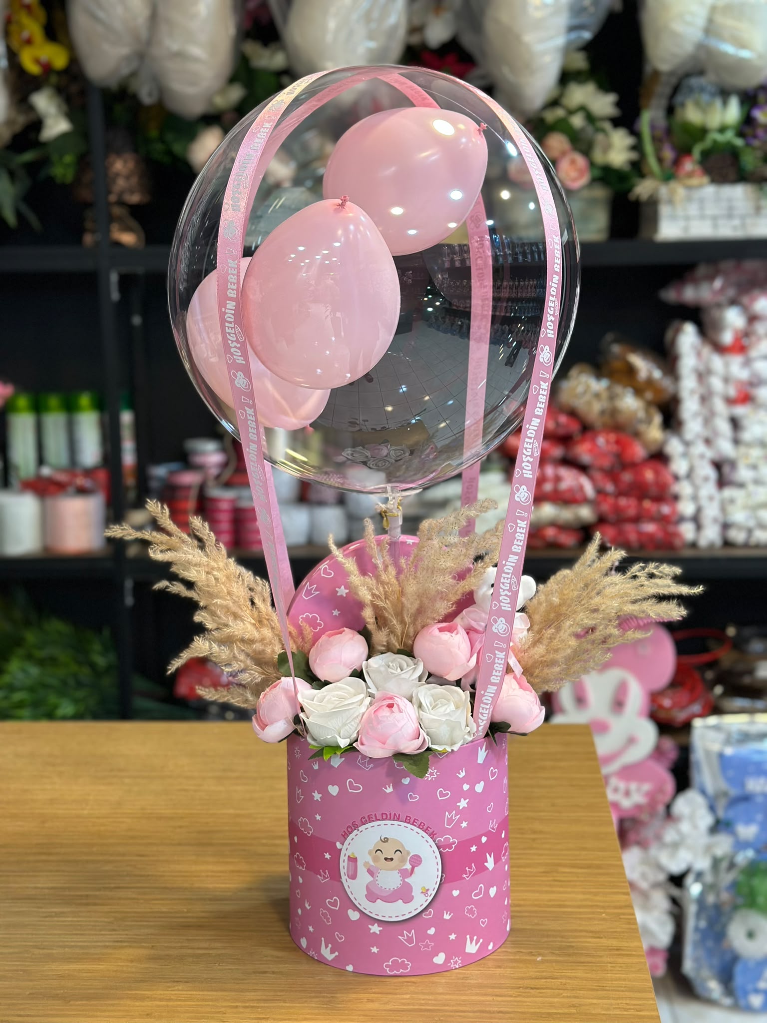 Kız bebek yeni doğum balon